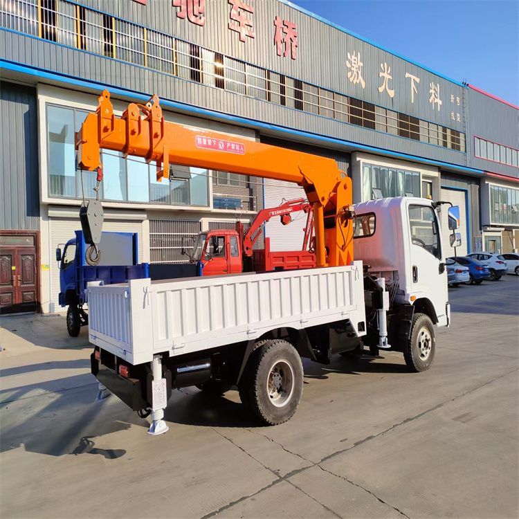 东河乡三轮随车吊定制 农用改装机自备吊中瑞长期出售